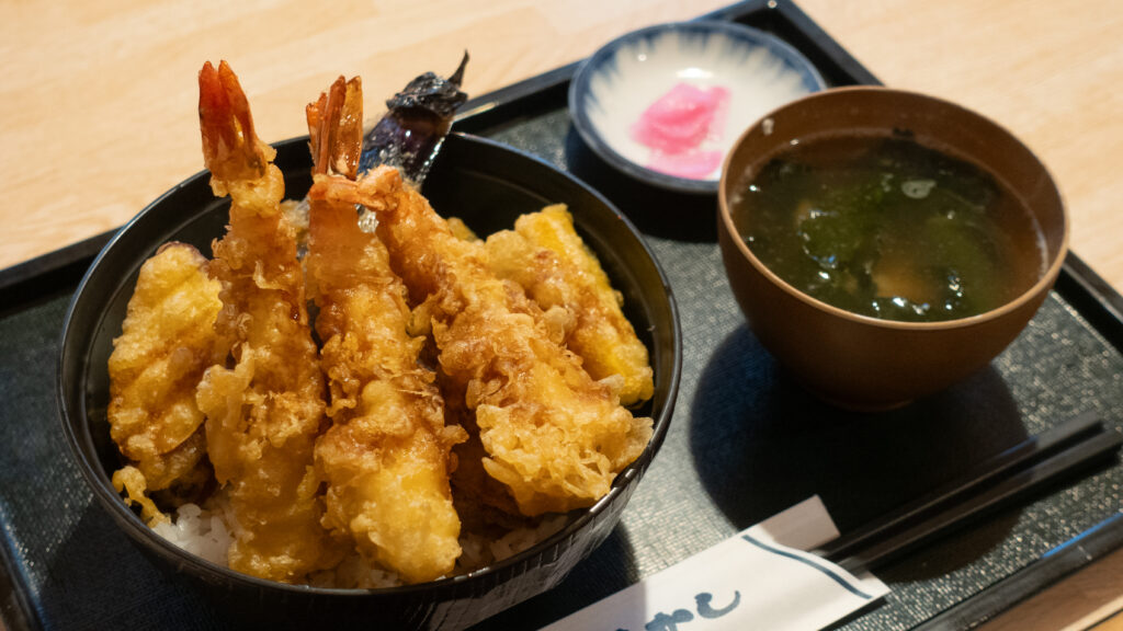 Ebi tendon at Kuidokoro Akashi in Kamikawa, Hokkaido, with shrimp tempura served over rice with miso soup and pickles.