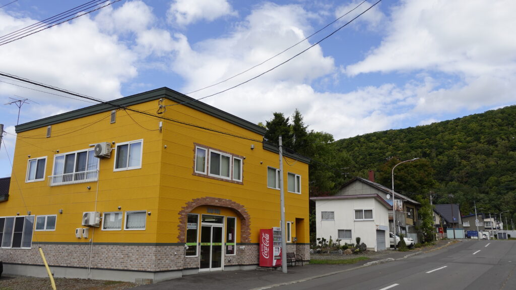 Himeya Seipan Kashiho, a yellow bakery and confectionery shop in Kamikawa, Hokkaido
