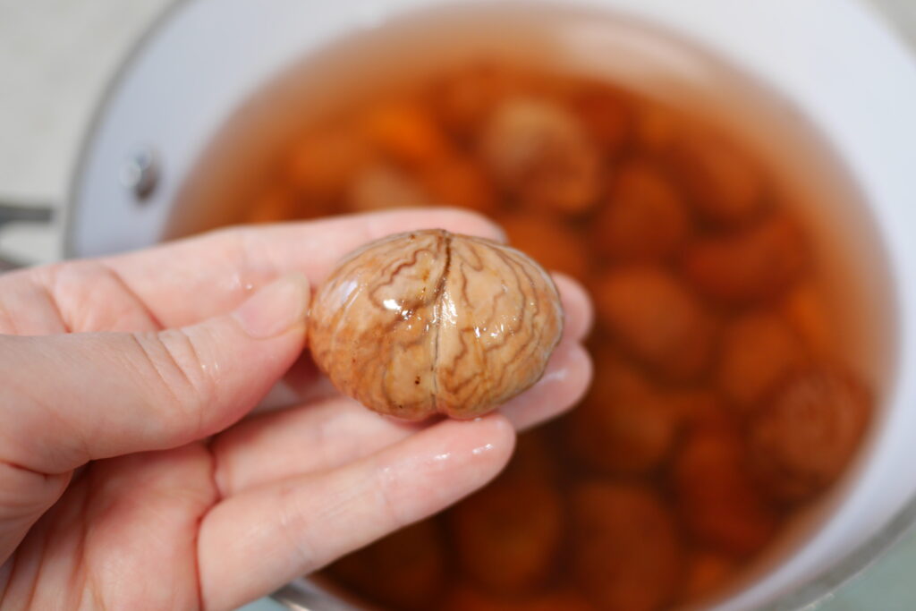 Chestnut with the inner skin cleaned and the dark fibrous veins removed